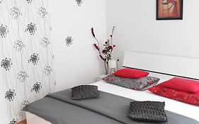 Rooms Miletic Near The Palace